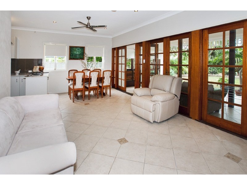 21 GRIFFITH ROAD, Scarborough QLD 4020