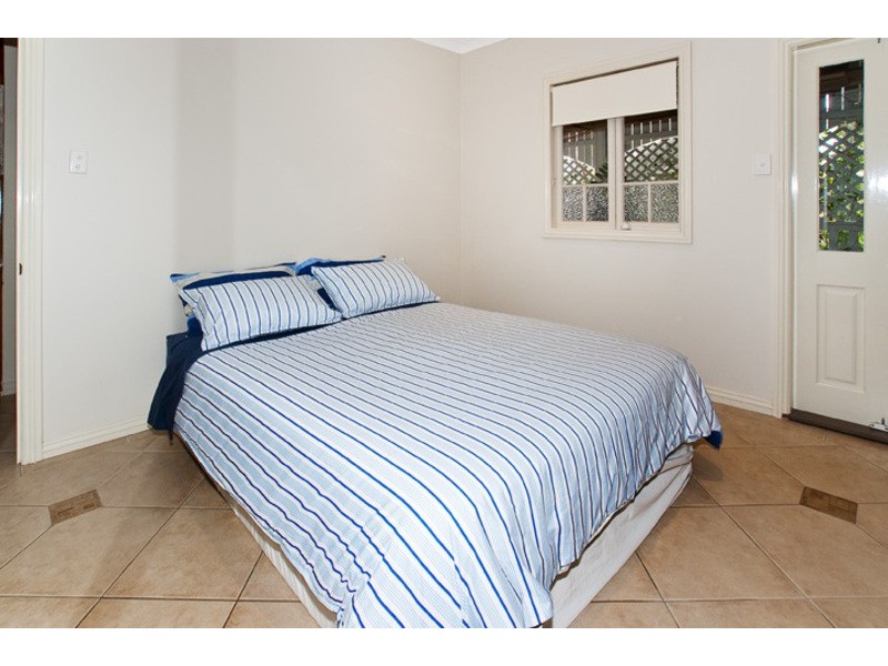 21 GRIFFITH ROAD, Scarborough QLD 4020