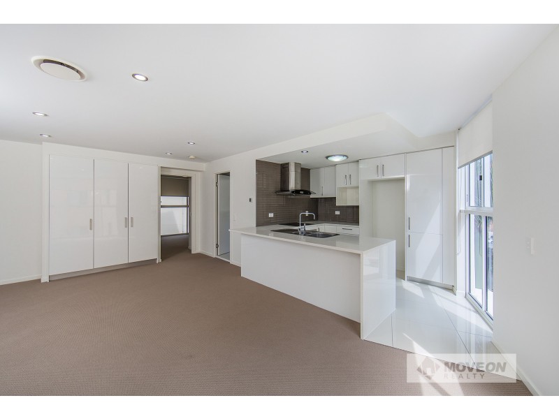 303/87 MARINE PDE, Redcliffe QLD 4020
