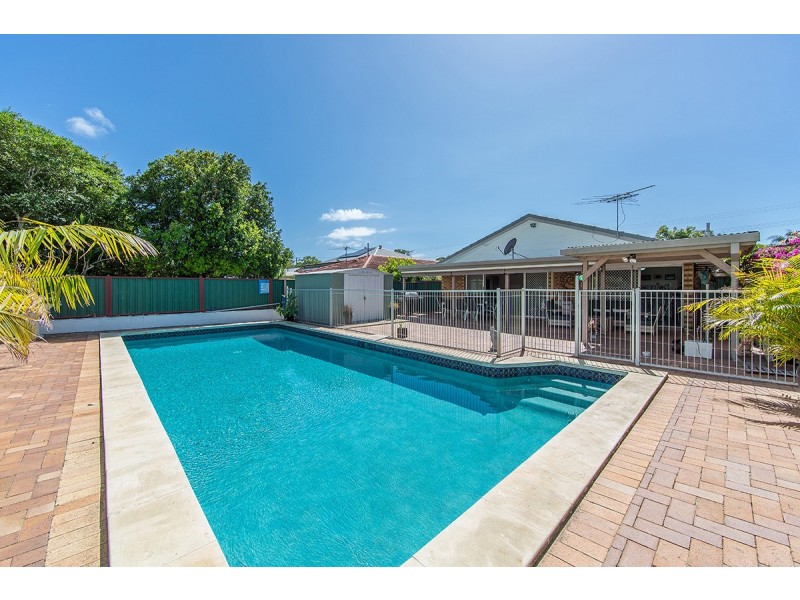 21 MAINE ROAD, Clontarf QLD 4019