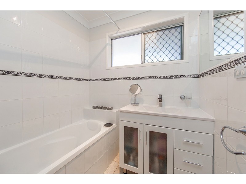 21 MAINE ROAD, Clontarf QLD 4019
