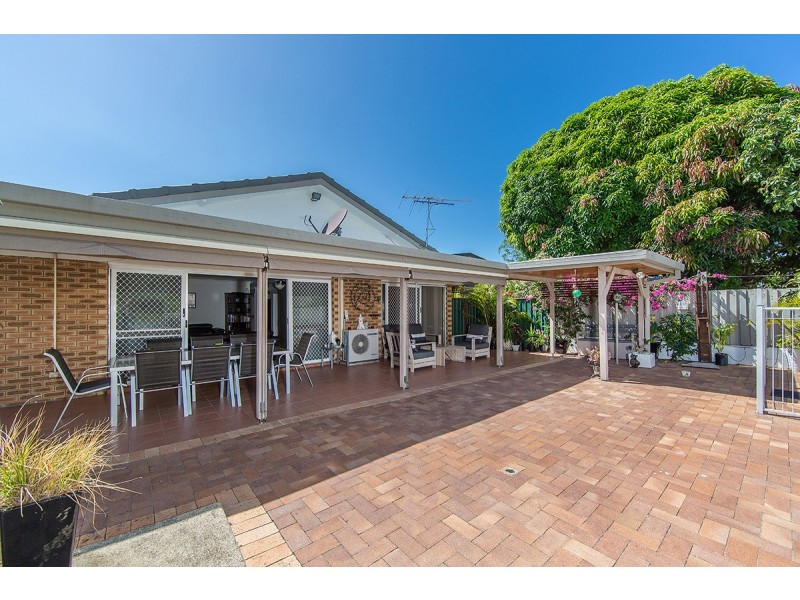 21 MAINE ROAD, Clontarf QLD 4019