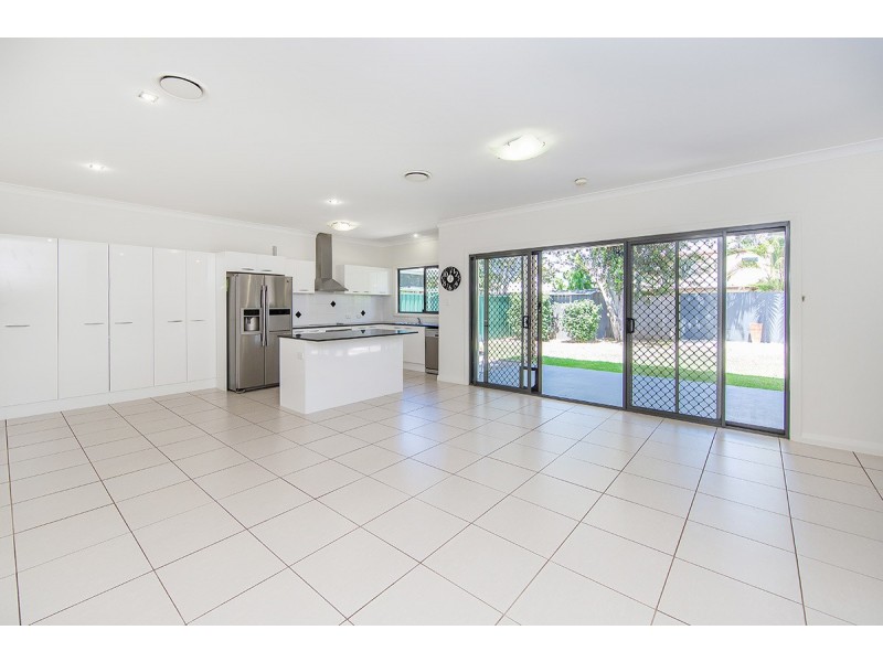 11 GARNET STREET, Scarborough QLD 4020
