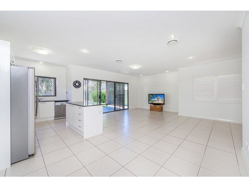 11 GARNET STREET, Scarborough QLD 4020