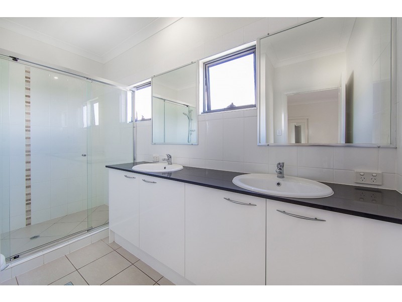 11 GARNET STREET, Scarborough QLD 4020