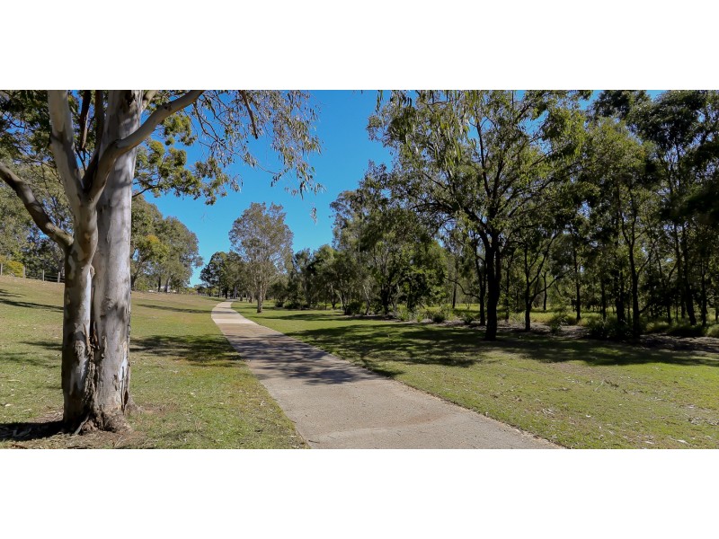 7 LINDSAY ST, Rothwell QLD 4022