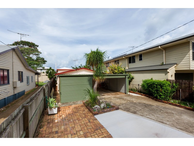 62 MCLENNAN STREET, Woody Point QLD 4019