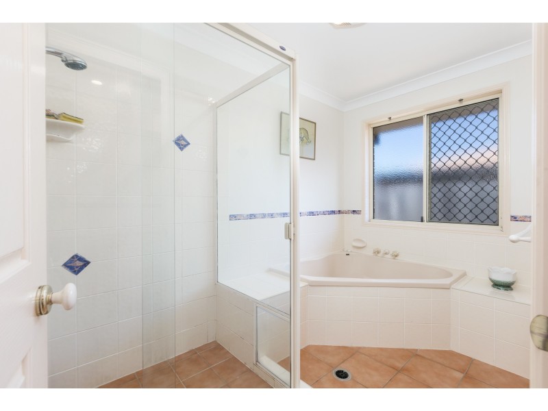 5 BERNAYS COURT, Rothwell QLD 4022