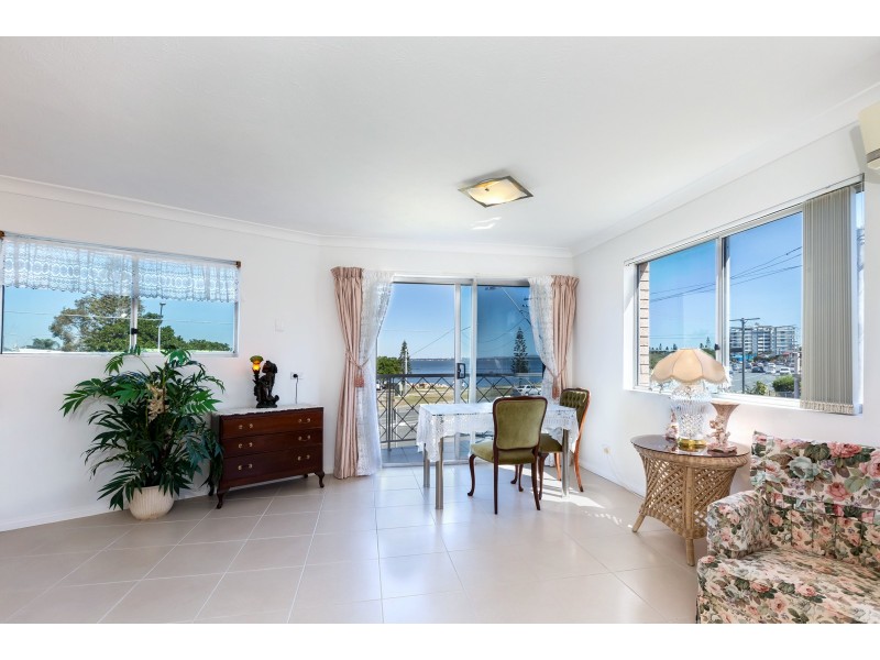 2/102 HORNIBROOK ESPLANADE, Clontarf QLD 4019