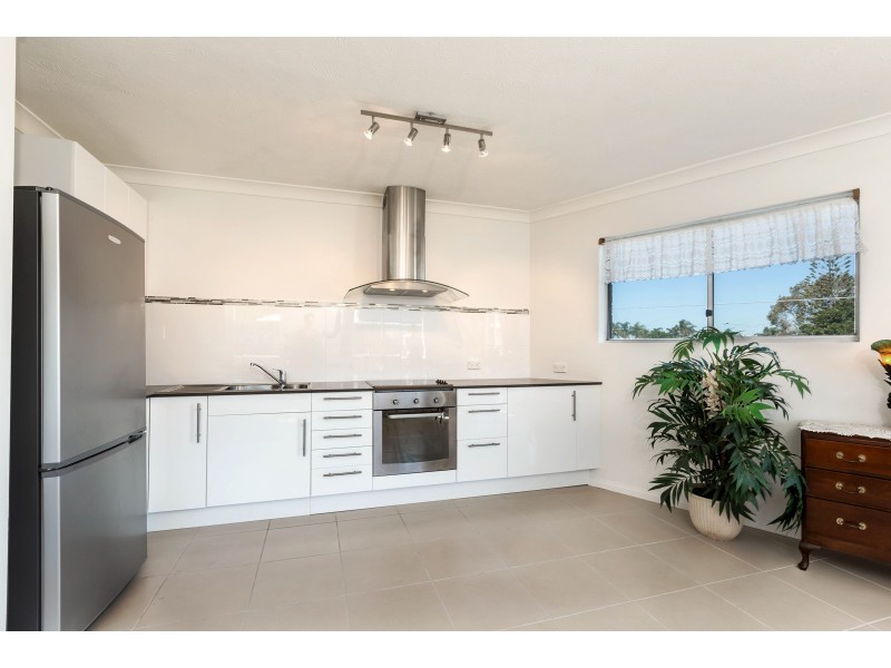 2/102 HORNIBROOK ESPLANADE, Clontarf QLD 4019