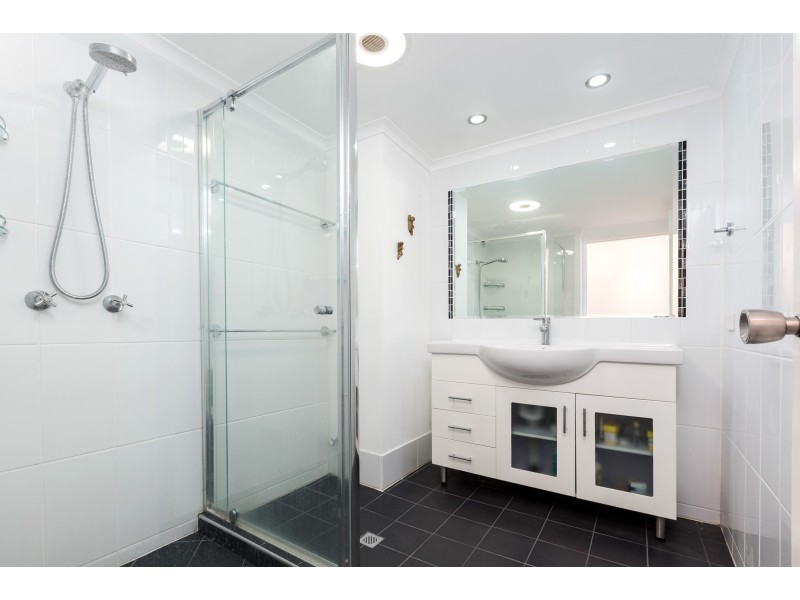 2/102 HORNIBROOK ESPLANADE, Clontarf QLD 4019