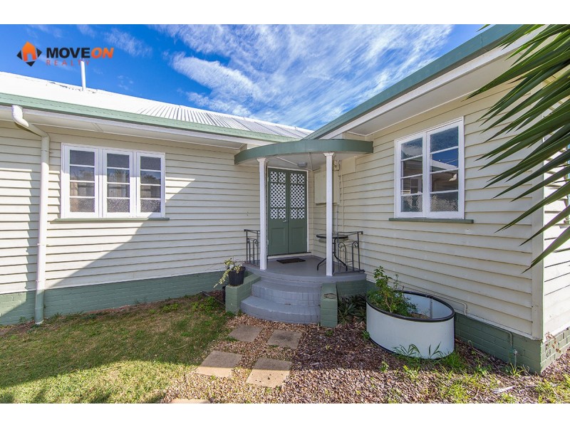 3B HAWTHORNE ST, Woody Point QLD 4019