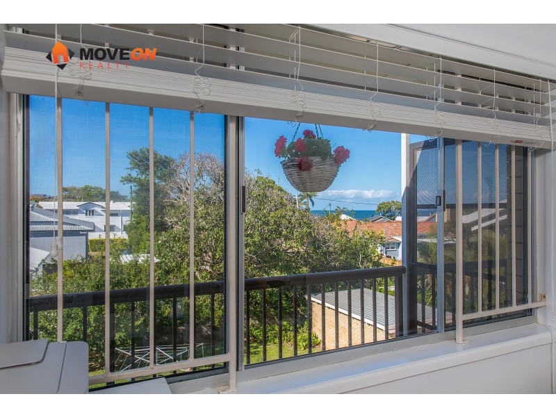 6/8 ELLEN ST, Woody Point QLD 4019