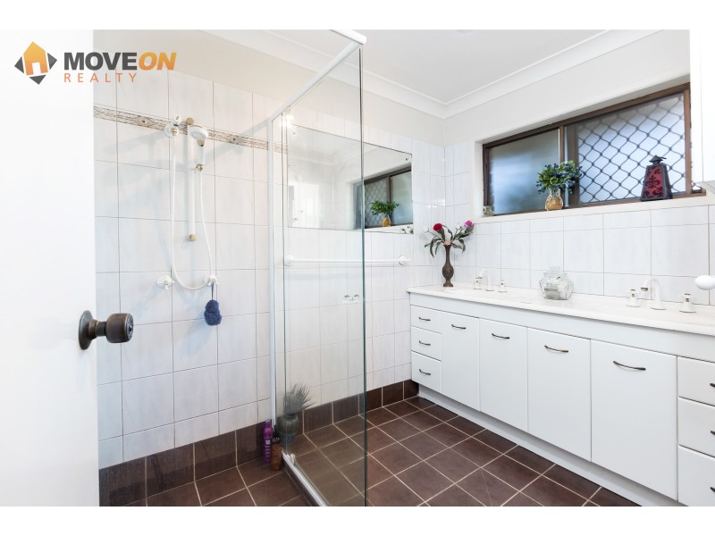 14 FOURTH AVE, Scarborough QLD 4020