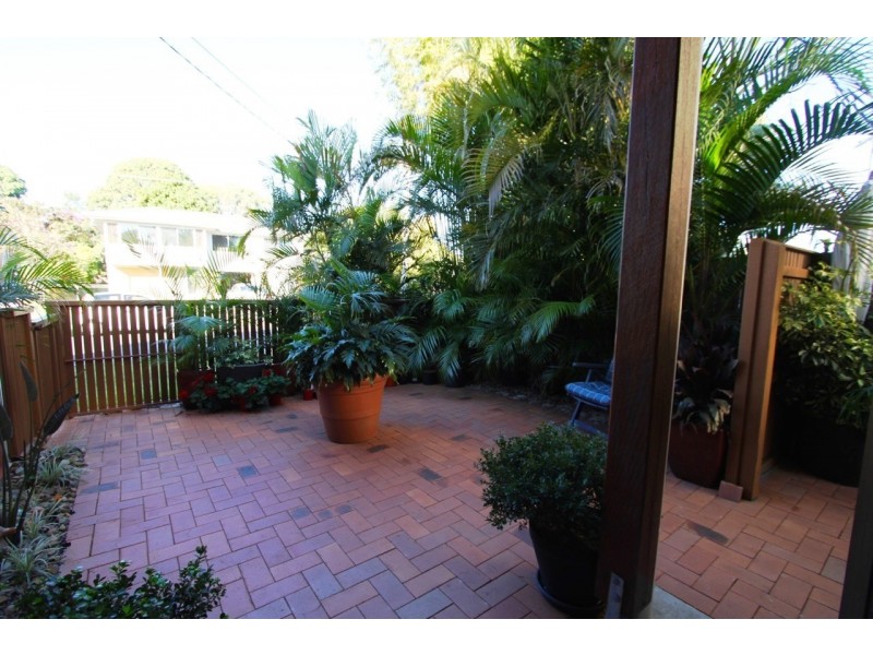 73 DONALD ST, Woody Point QLD 4019