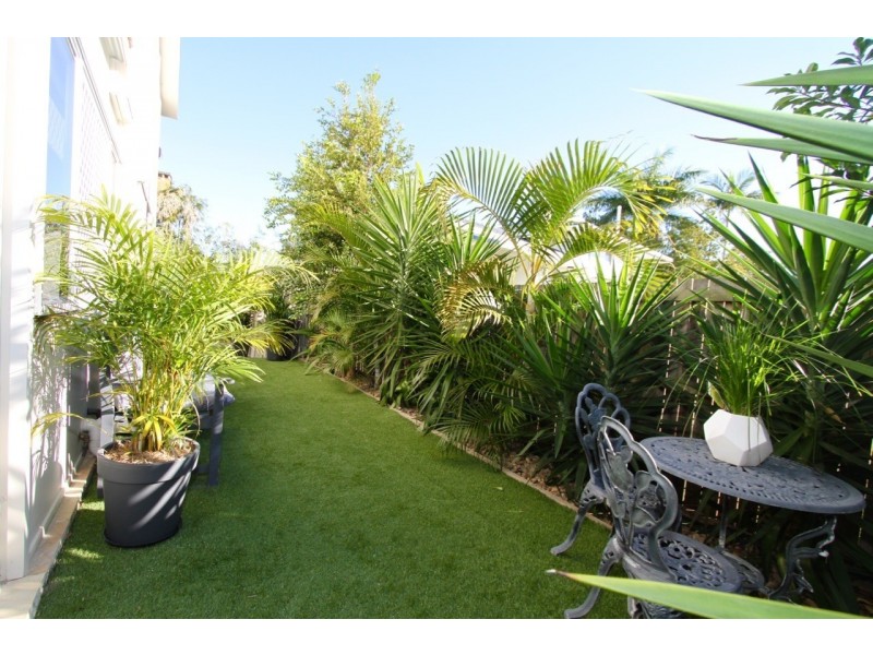 73 DONALD ST, Woody Point QLD 4019