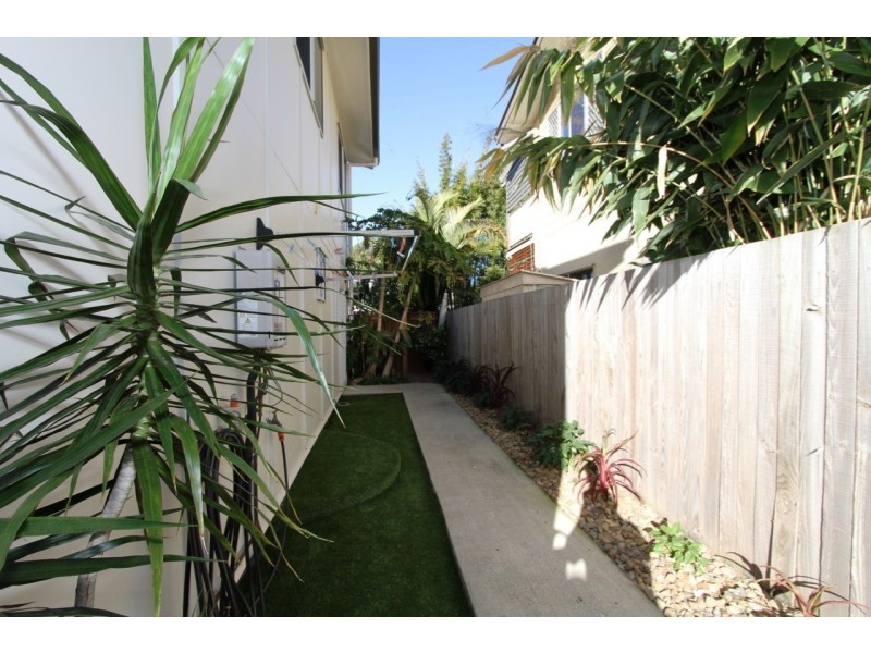 73 DONALD ST, Woody Point QLD 4019