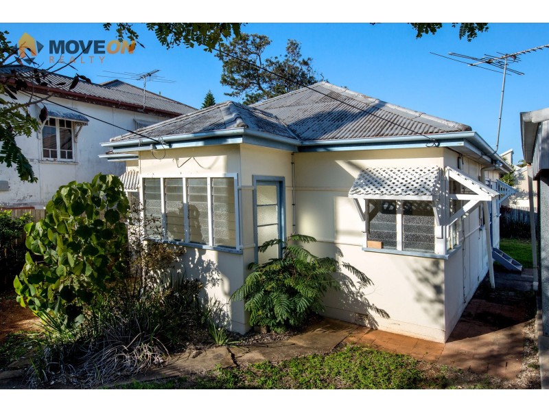 222 PRINCE EDWARD PDE, Scarborough QLD 4020