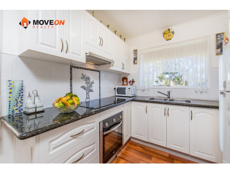 18 GERTRUDE ST, Redcliffe QLD 4020