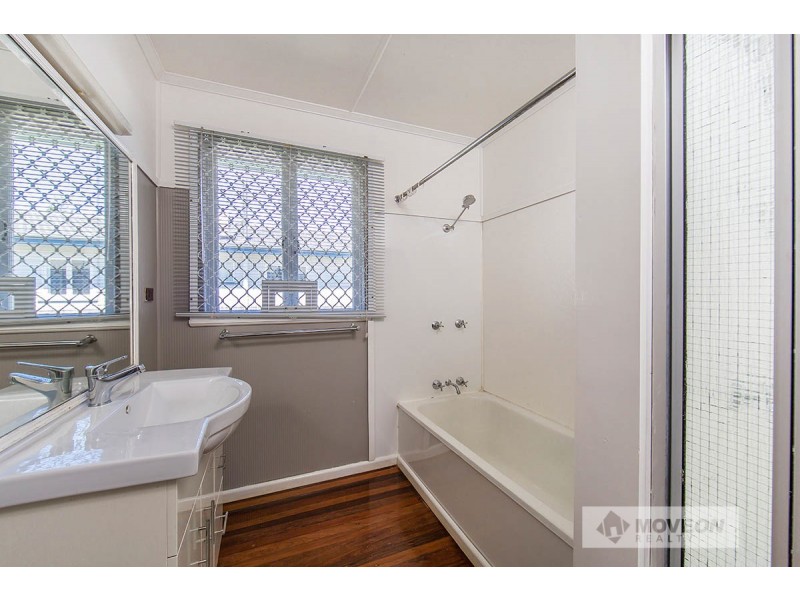 54 SCARBOROUGH RD, Redcliffe QLD 4020