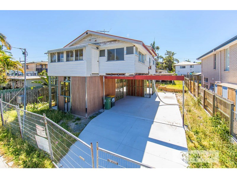 52 ROBERTSON AVE, Margate QLD 4019