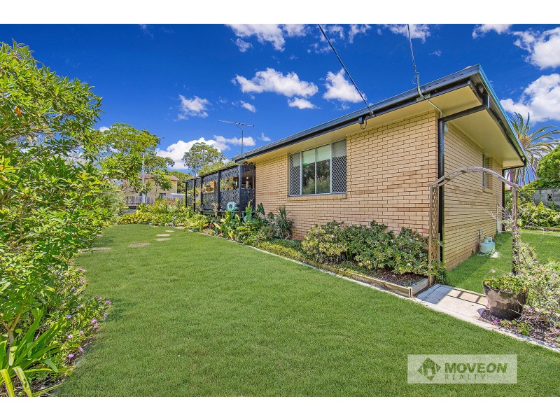 4 ALKOOIE AVE, Clontarf QLD 4019