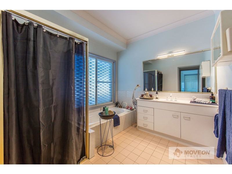 18 AUSTRALIA COURT, Newport QLD 4020