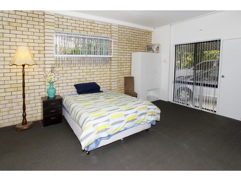 15 HIBISCUS AVENUE, Redcliffe QLD 4020