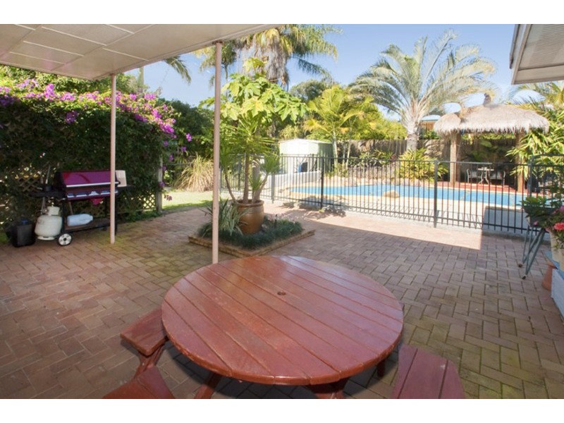 15 HIBISCUS AVENUE, Redcliffe QLD 4020
