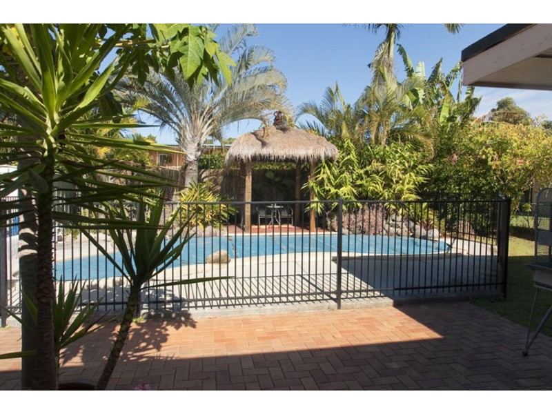 15 HIBISCUS AVENUE, Redcliffe QLD 4020