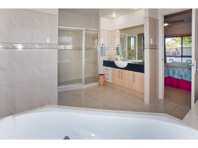 5  VOLUNTEER ST, Newport QLD 4020