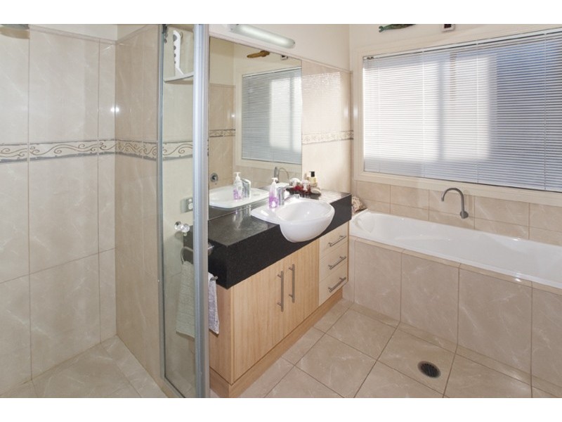 5  VOLUNTEER ST, Newport QLD 4020