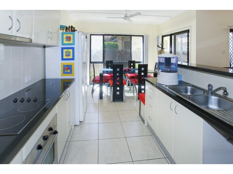 1/18 BLAKENEY STREET, Woody Point QLD 4019