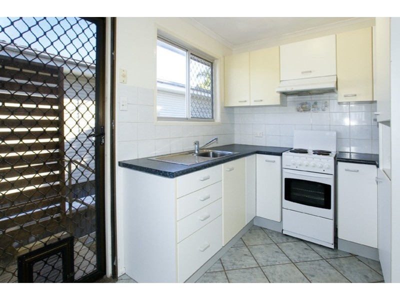 33 ETTIE ST, Redcliffe QLD 4020