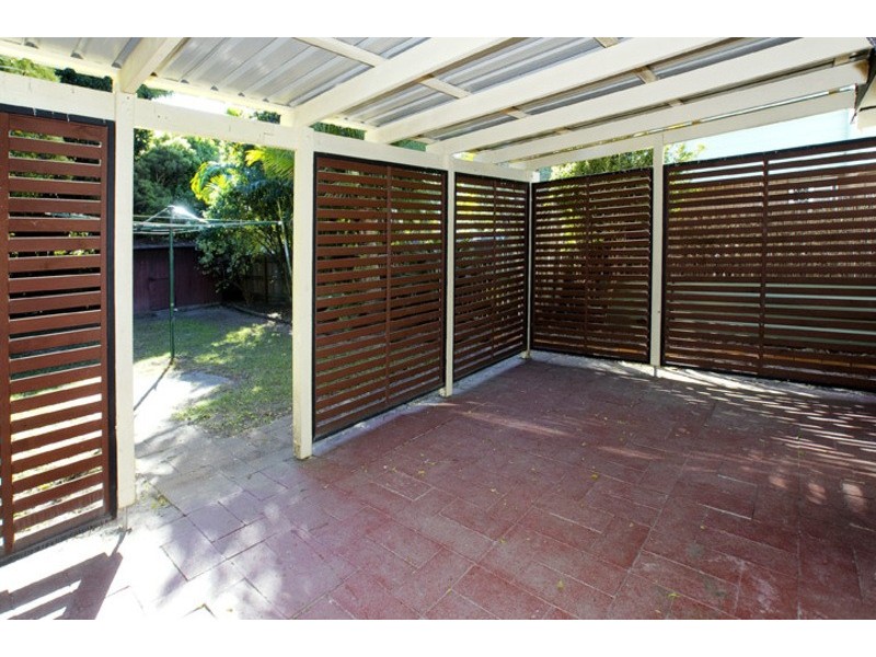 33 ETTIE ST, Redcliffe QLD 4020