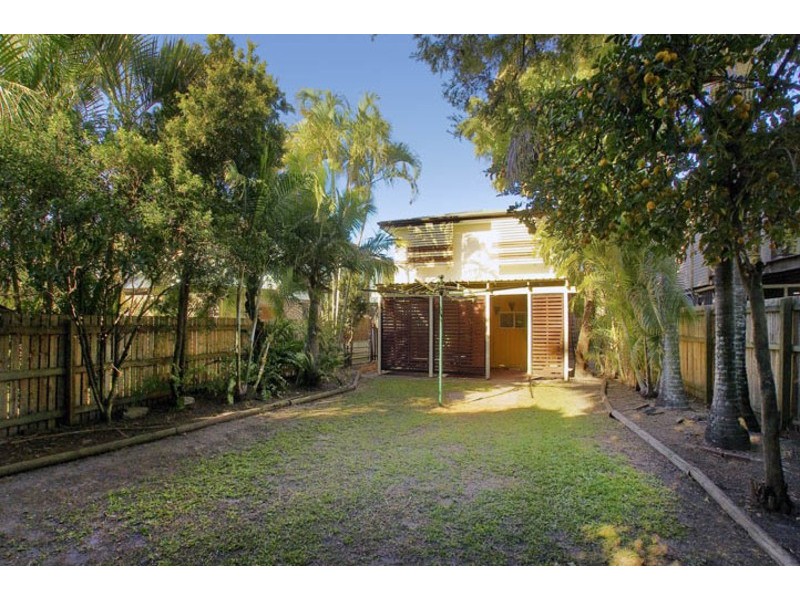 33 ETTIE ST, Redcliffe QLD 4020
