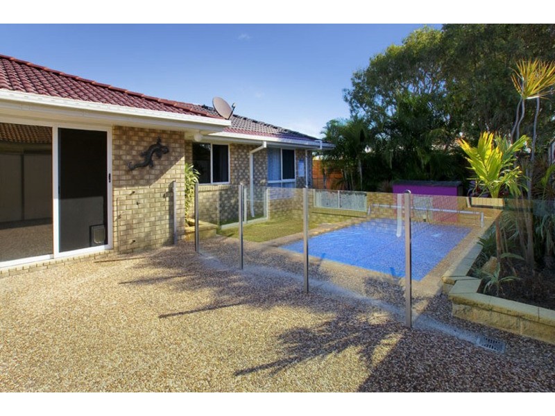 1 ROBERT CLOSE, Redcliffe QLD 4020