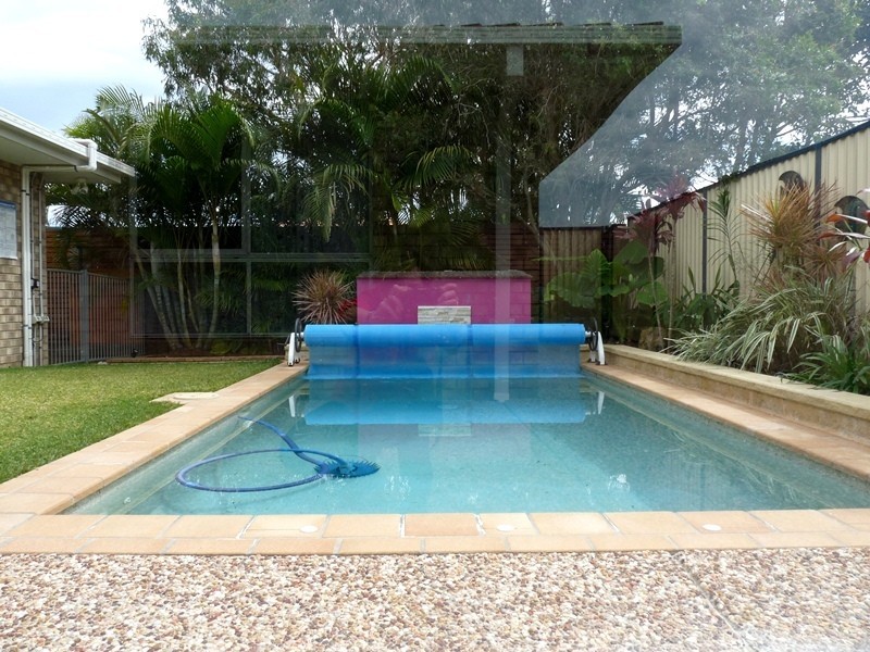 1 ROBERT CLOSE, Redcliffe QLD 4020