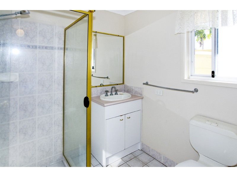 1 ROBERT CLOSE, Redcliffe QLD 4020