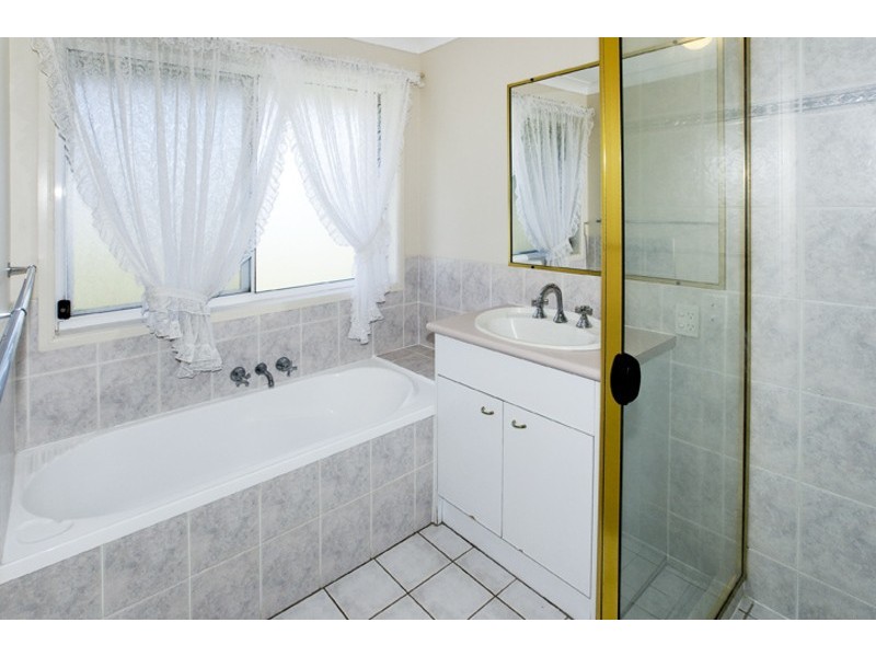 1 ROBERT CLOSE, Redcliffe QLD 4020