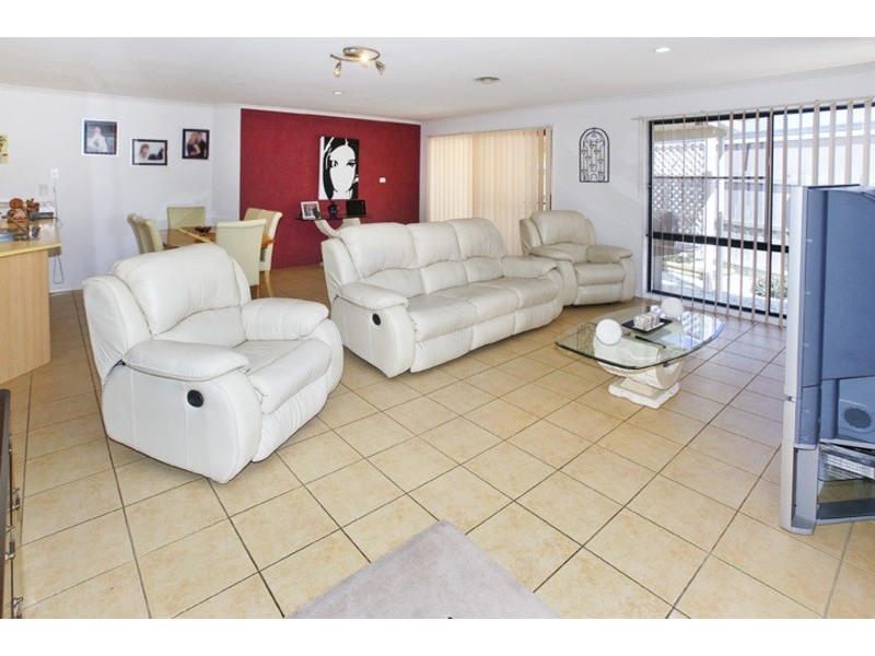 19 BARRINGTON CLOSE, Murrumba Downs QLD 4503