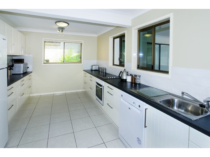 38 HIBISCUS AVE, Redcliffe QLD 4020