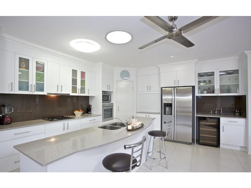 23  LIONHEART CRES, Newport QLD 4020