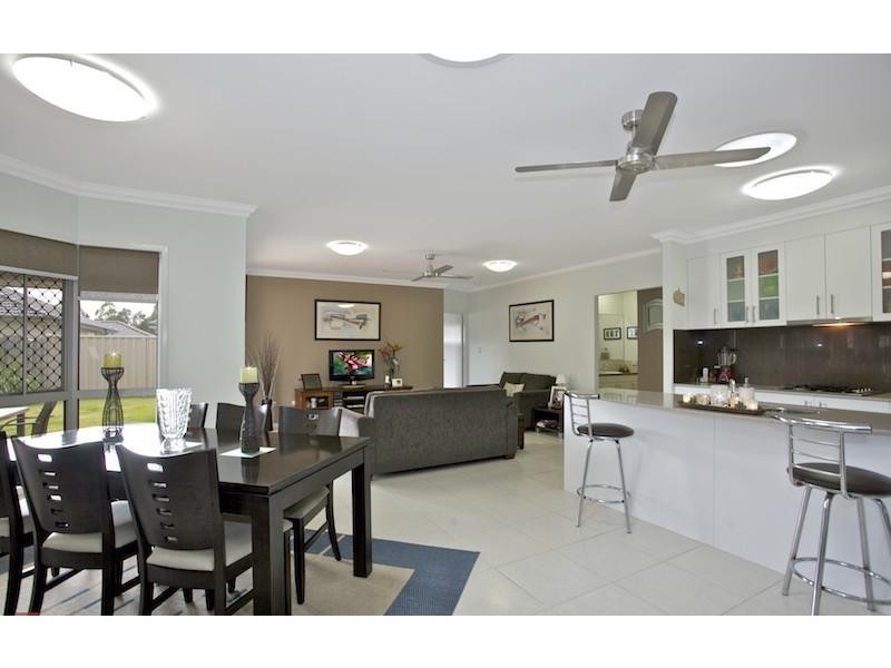 23  LIONHEART CRES, Newport QLD 4020