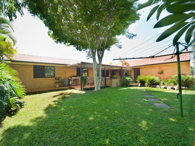 21 BEACON CRESCENT, Newport QLD 4020