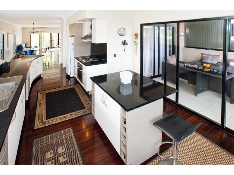 1 PETERSON ST, Scarborough QLD 4020