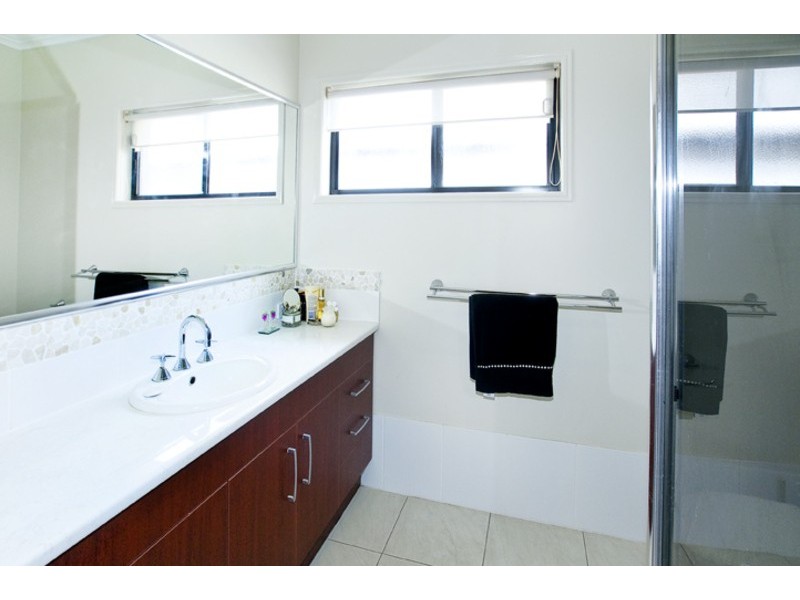 1 PETERSON ST, Scarborough QLD 4020