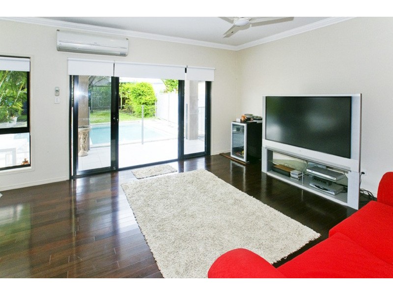 1 PETERSON ST, Scarborough QLD 4020