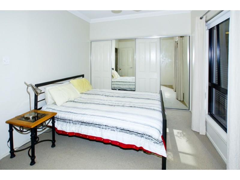 1 PETERSON ST, Scarborough QLD 4020