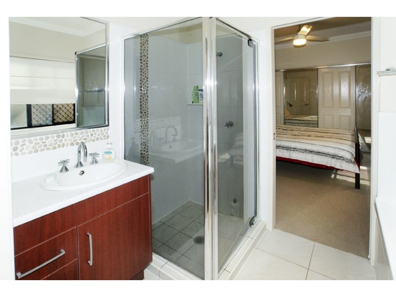 1 PETERSON ST, Scarborough QLD 4020